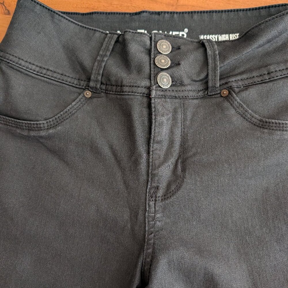 Wallflower "The Sassy High Rise" Size 11 Women's Jeans